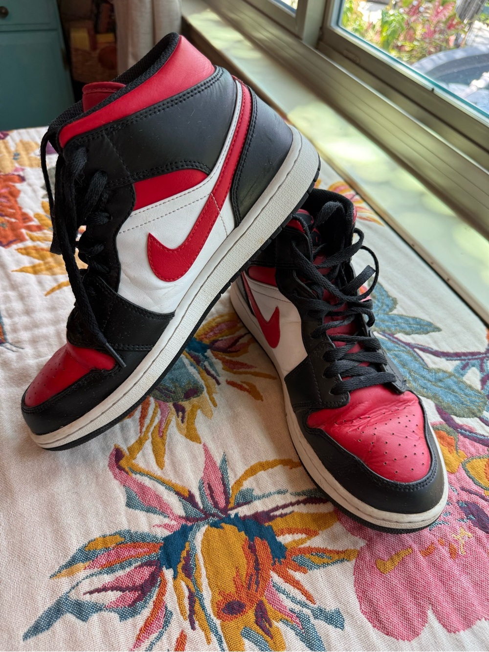 Nike Air Jordan 1 Mid sneakers - "Bred Toe" colorway